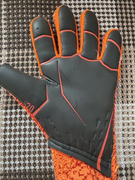 Перчатки Adidas predator красные