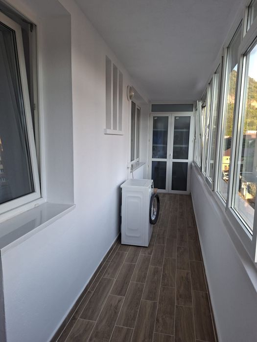 Inchiriez apt 3 camere,zona ultracentrala,proaspat renovat si utilat,