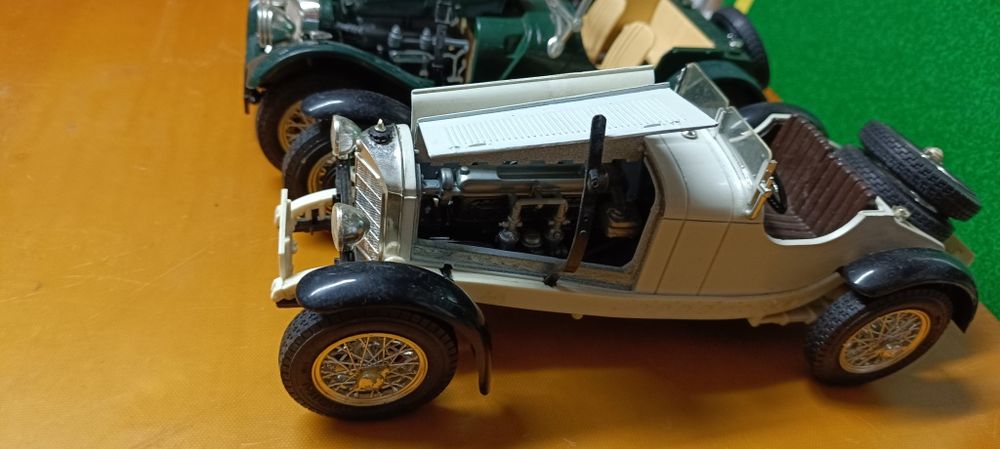 Masinuta macheta Burago 1/18