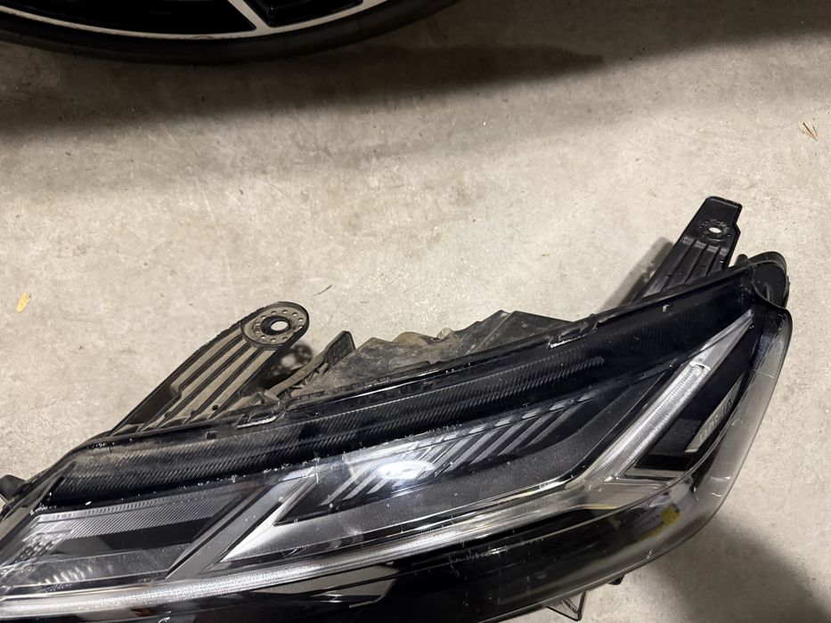 Far stanga Logan 3 - defect faza scurta