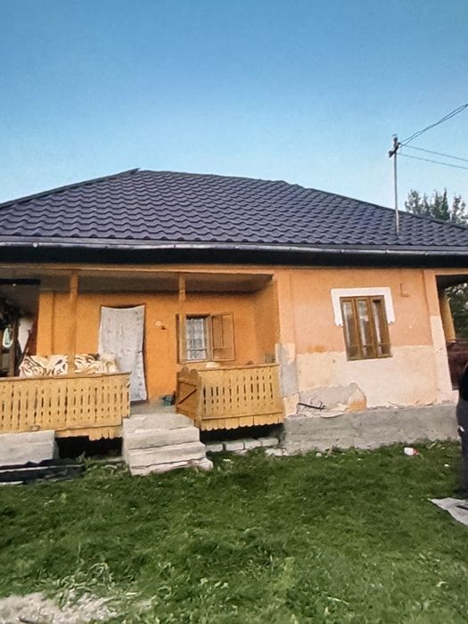 Executam acoperisuri si reparatii de urgenta