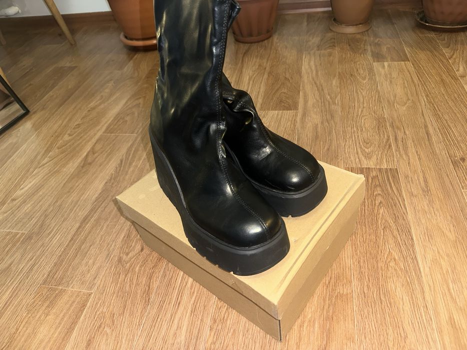 Продам ботильоны Bershka на платформе, размер 36