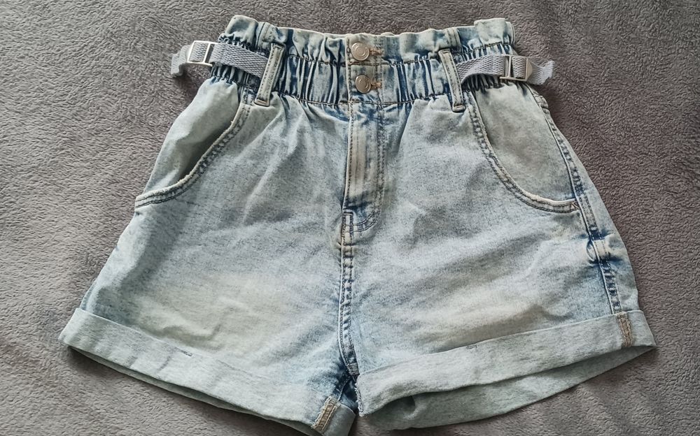 Къси панталони Sinsay