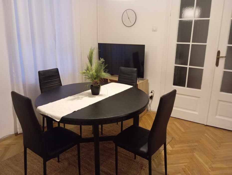 Дава се под наем Двустаен апартамент в София, Център - 60 кв.м за 847.62 € - Снимка #1