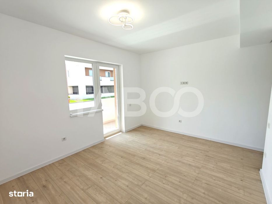Apartament 3 camere decomandat - 2 bai - balcon - parcare - intabulat