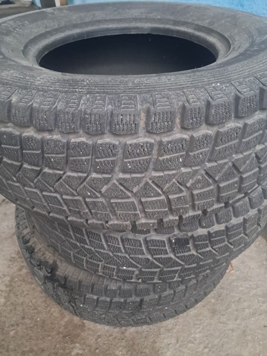 Продам  Комплект зимних шин.