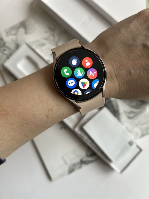 Смарт часовник Samsung Galaxy Watch 4