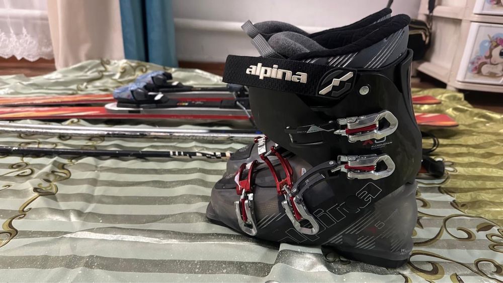 Продам ботинки Альпина и лыжи в комплекте с палочками