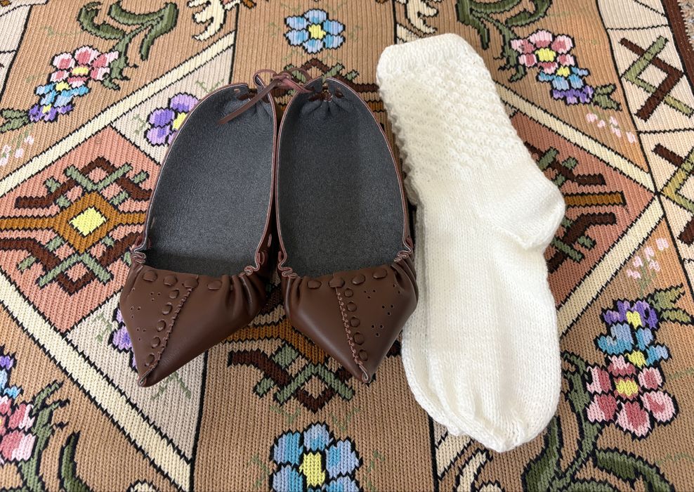 Opinci din piele naturală cu sosete crusetate manual