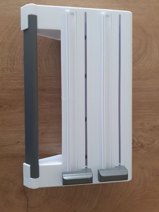 Стойка за кухненска ролка