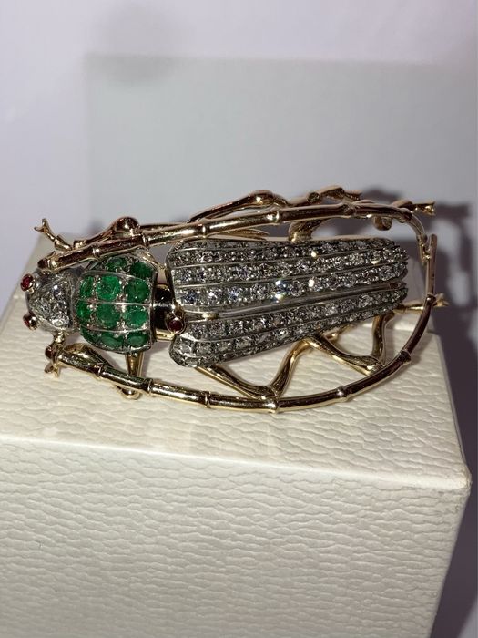 Brosa veche Greier aur 18kt.cu diamante si smaralde