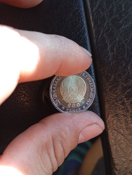 Продам манету 200 тг