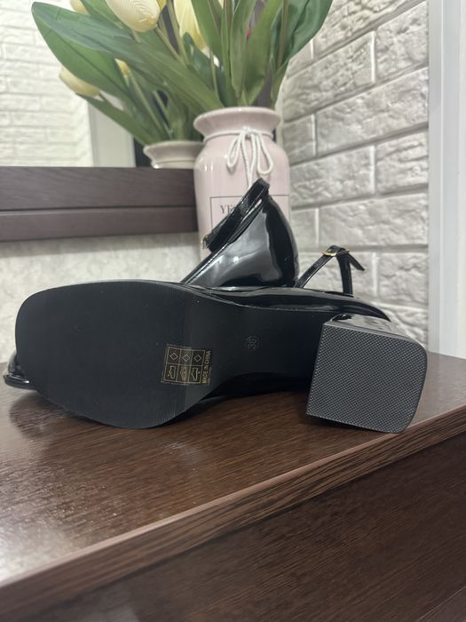 Женские туфли на каблуке