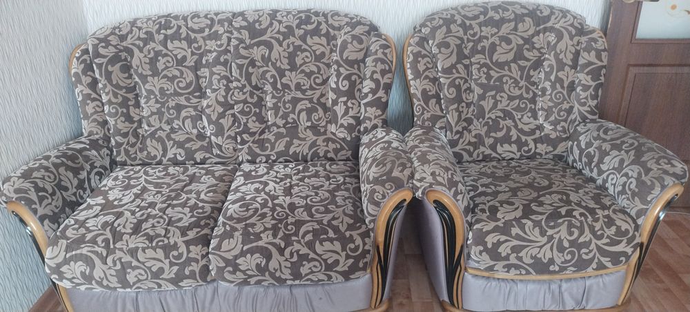 Продам диван с креслом.