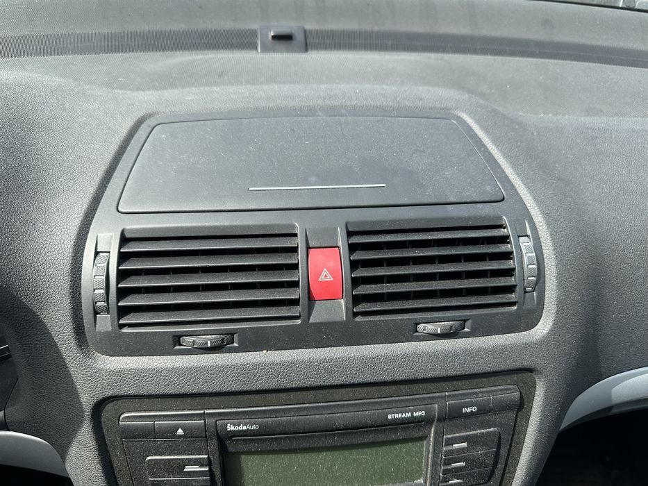 Централна конзола за Шкода Октавия 2