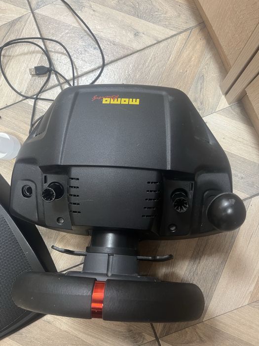 Волан Logitech Momo