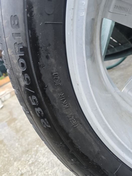 4 Броя 235/60/18 Dunlop 2x6,8mm 2x5,6mm
