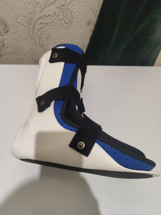 Лангет на левую ногу