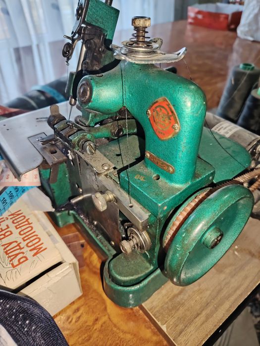 Tikuv moshinasi sotiladi