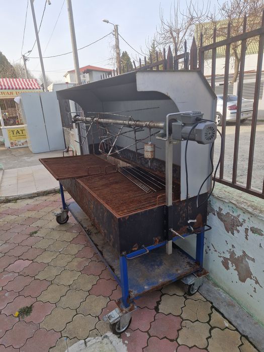 Grătar mare rotisor cu motor și roti