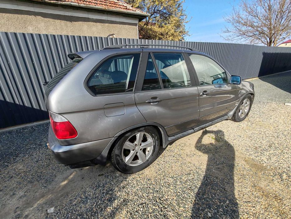 Dezmembrez Bmw x5 e53