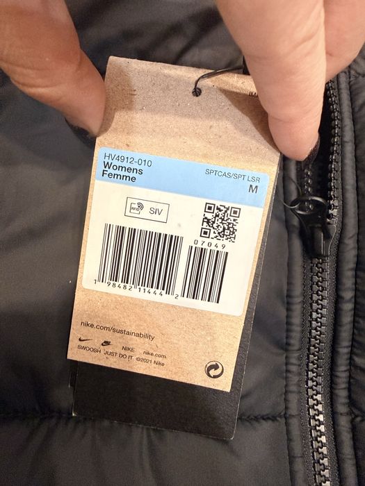 Чисто ново яке Nike