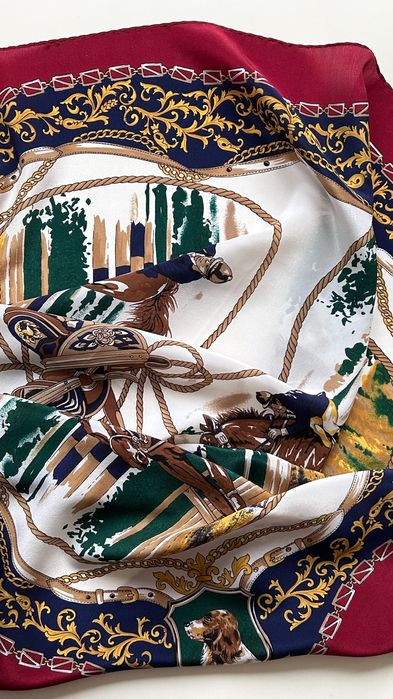 Разкошен копринен шал с ловни мотиви Made in Italy