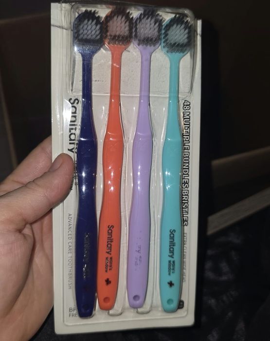 Продам новые зубные щетки. 4 шт. Новые