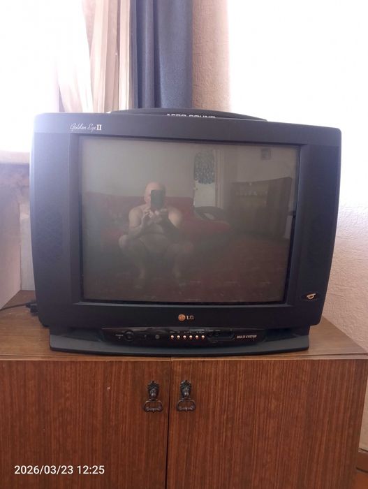продам телевизор LG