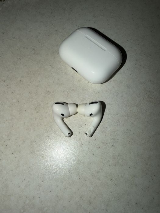 AirPods Pro белые