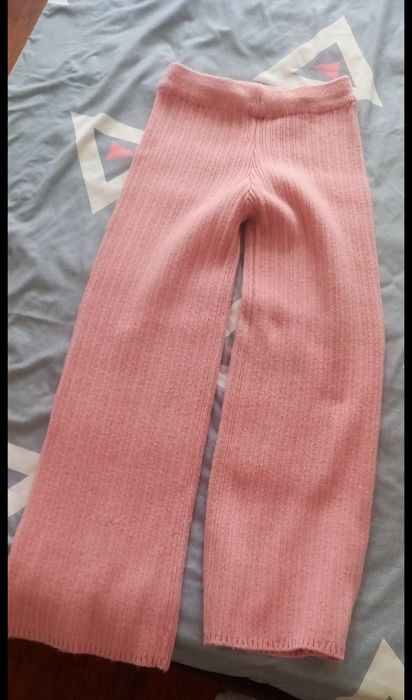 Продам тёплый костюм двойку и джинсы зара в отличном состоянии. 42-46