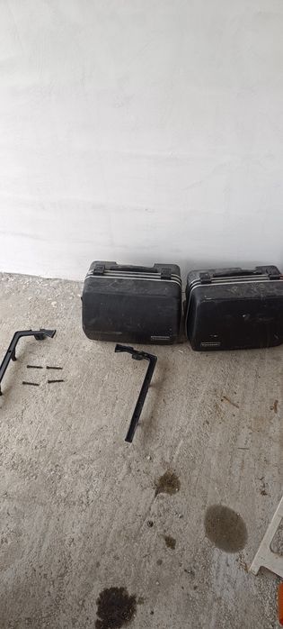 Cutii laterale moto cu suport universale.