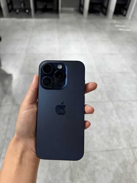 iPhone 15 pro blu