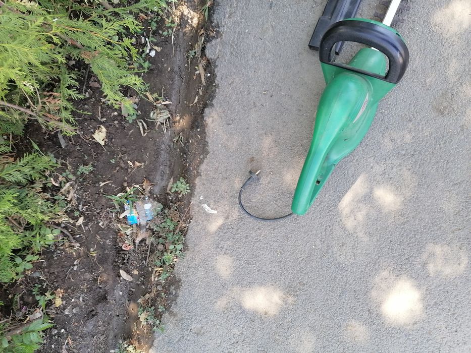 Foarfeca electric pentru gard viu