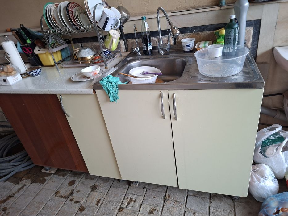 Kuheniy mebel sotiladi