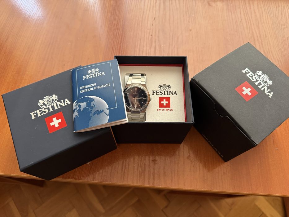 Часовник Festina Swiss Made