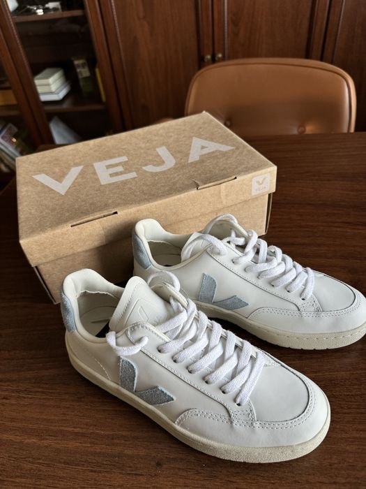 Продам новые кроссовки Veja оригинал