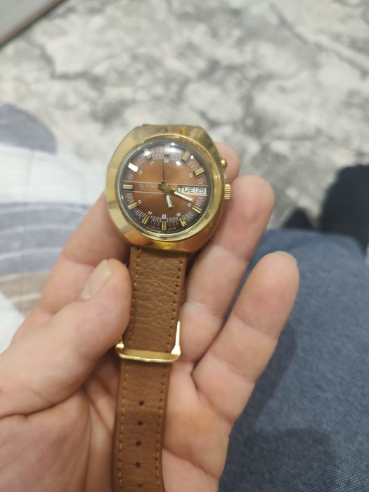 Slava часовник автоматик работи перфектно.