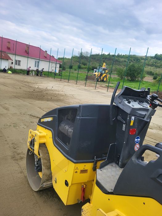 Închiriez cilindru compactor