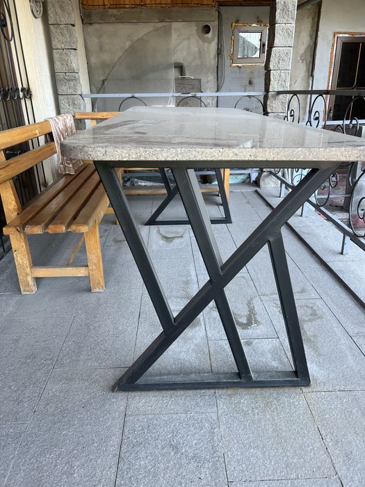 Мраморный обеденный стол