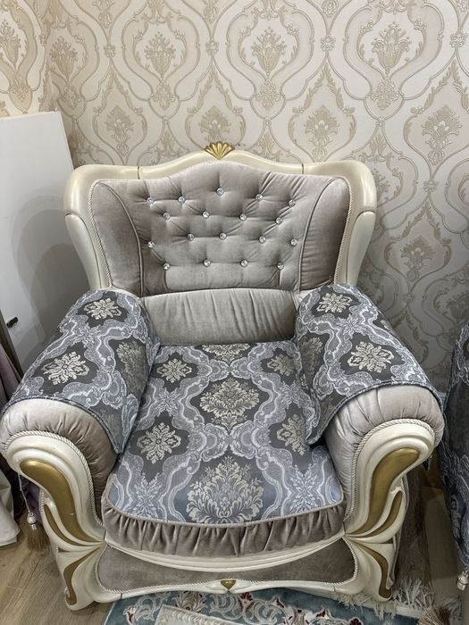 Продам диван с креслами пр.во россия