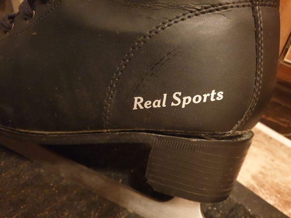 С чехлом коньки,  41 размер