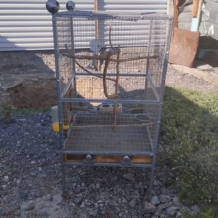 Продам клетку для попугаев большая