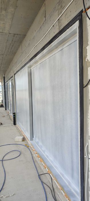 aplicare folie lichida pe tamplarie, protectie profesionala in santier