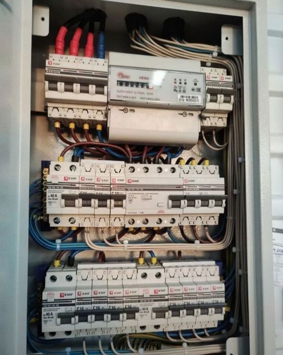 Электрик профессионал стаж 20- лет 2- разряд 2- допуск 2000 вольт