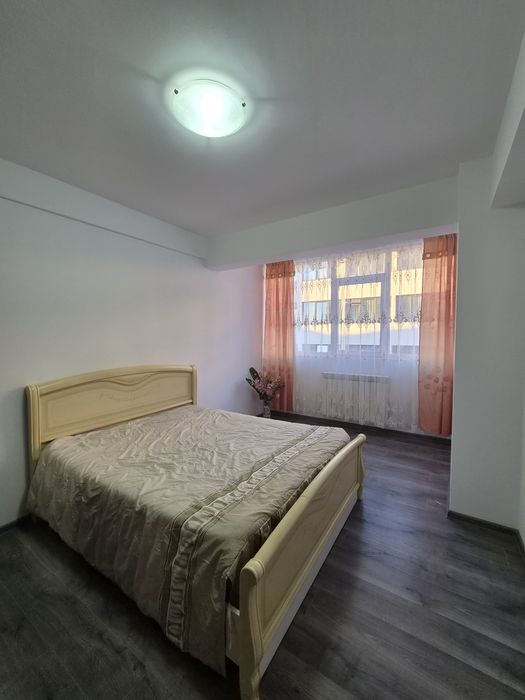 Închiriez apartament cu trei  camere în bloc nou mobilat si utilat - Vedere 4