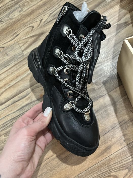 Женские кроссовки утепленные