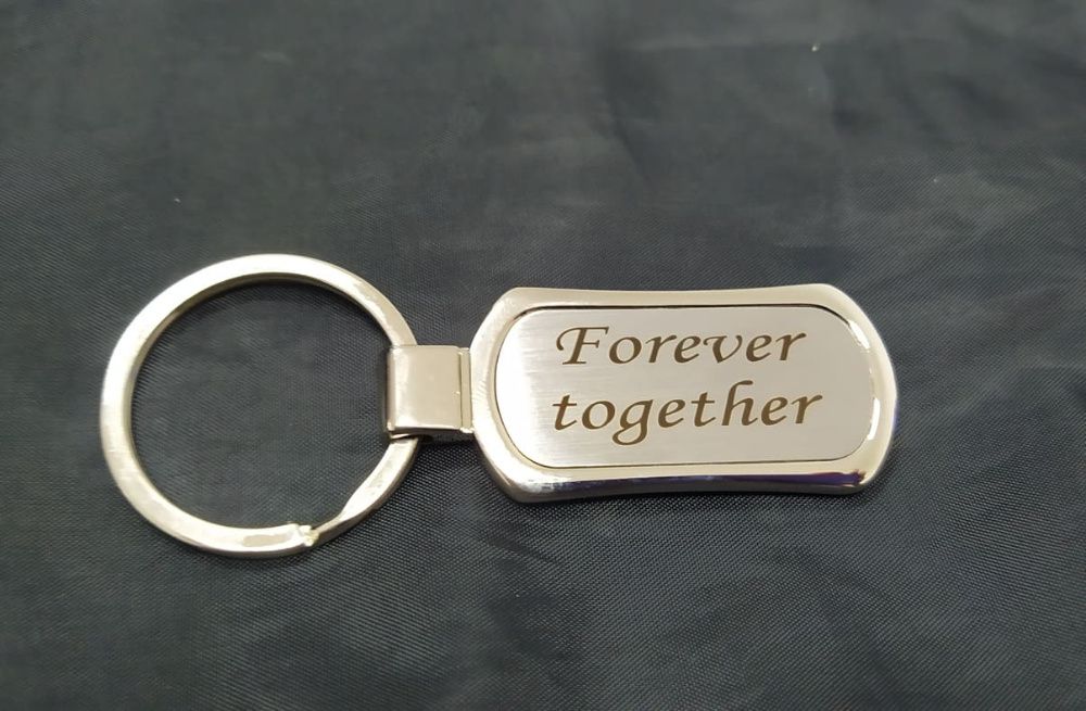 Нови метални ключодържатели с гравиран текст