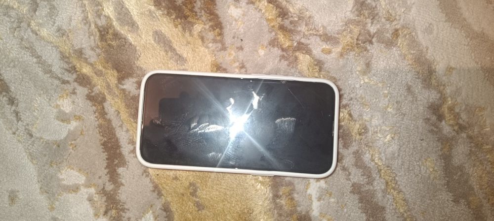 Айфон 13 в отличном состоянии