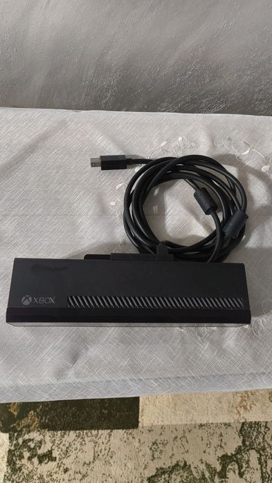 Xbox one cu kinect si două controllere